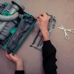 Cleaning a vacuum cleaner