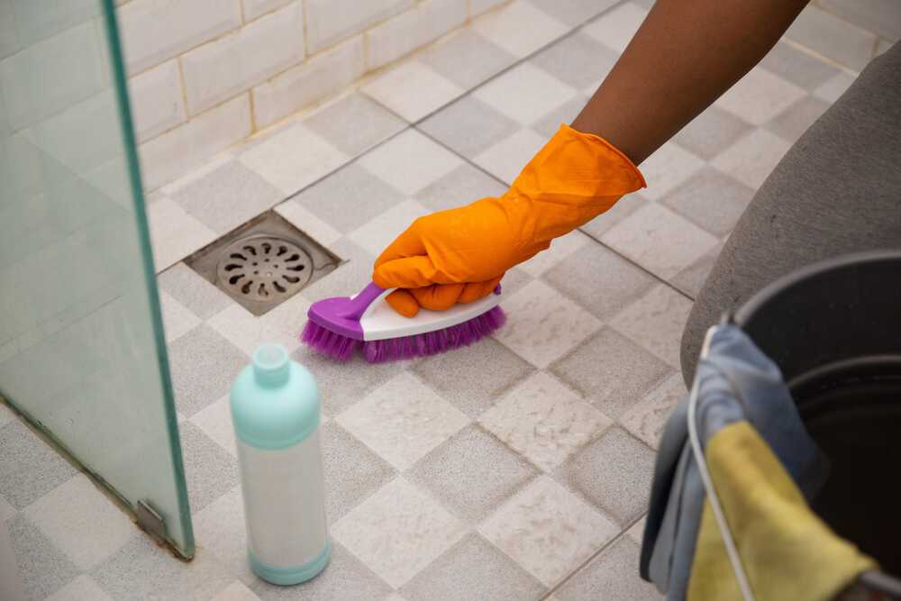 Scrubbing tile grout with cleaning solution