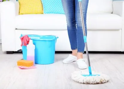 Cleaning hardwood floors with the best hardwood floor cleaner solution