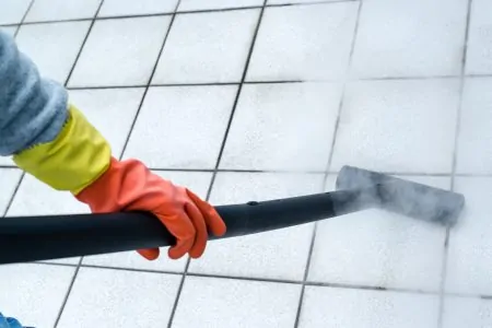 Cleaning tiles with a steam mop