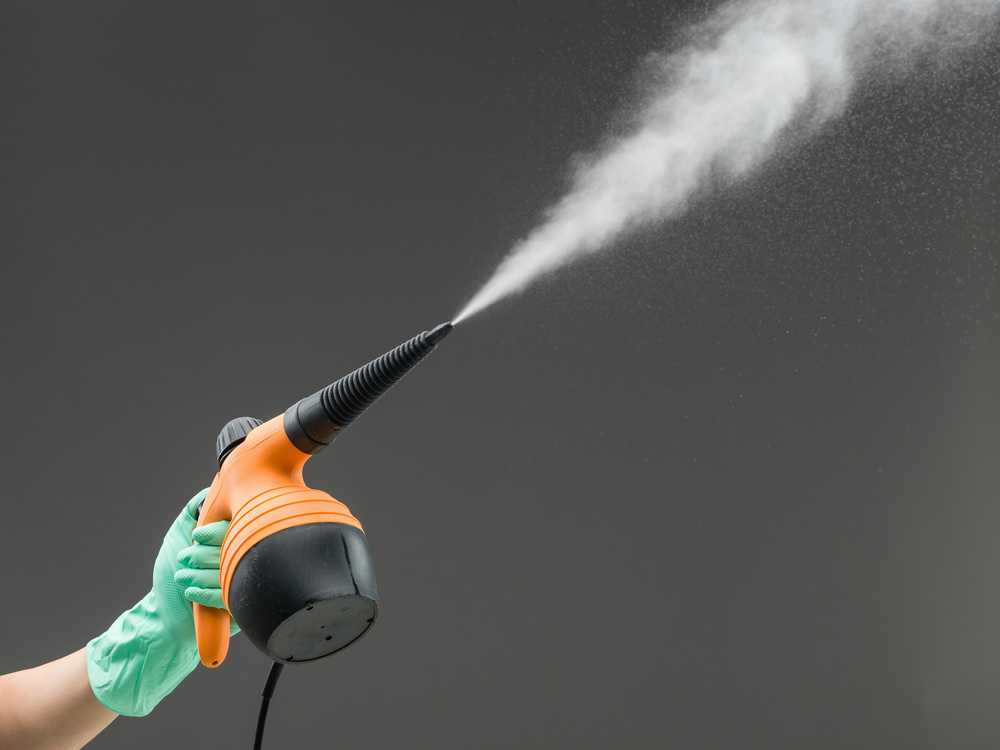 Cleaning with a handheld steam cleaner