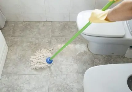 Cleaning the bathroom floor