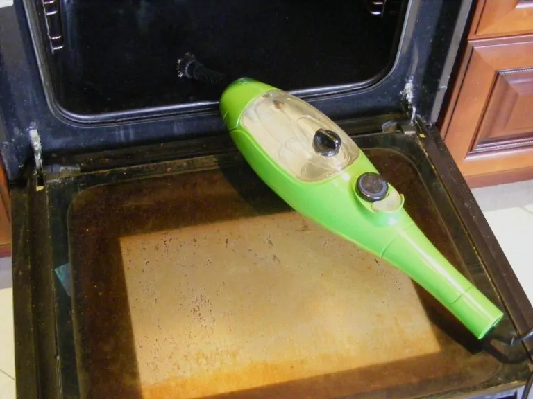 Steam cleaning the oven