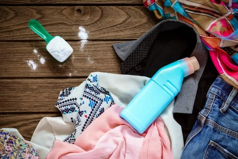 Disinfecting laundry with bleach