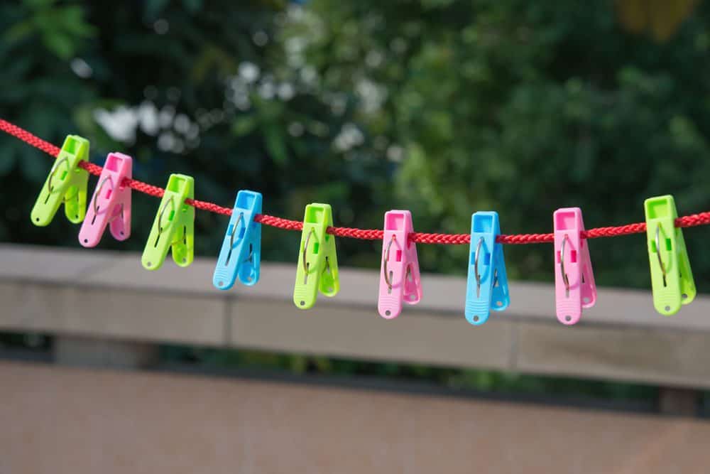 Green Colour. 100 x Strong 85mm Clothes pegs from Simply Direct 