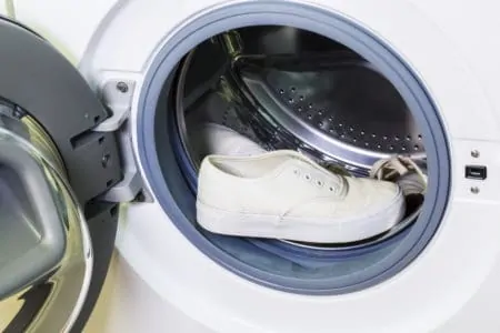 Cleaning vans shoes in the washing machine