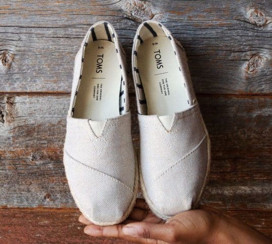 How to Wash TOMS (Lace and Canvas Shoes) - Oh So Spotless