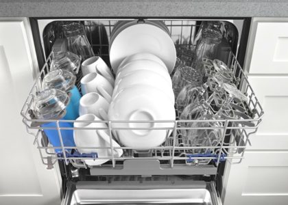 Whirlpool dishwasher with clean dishes