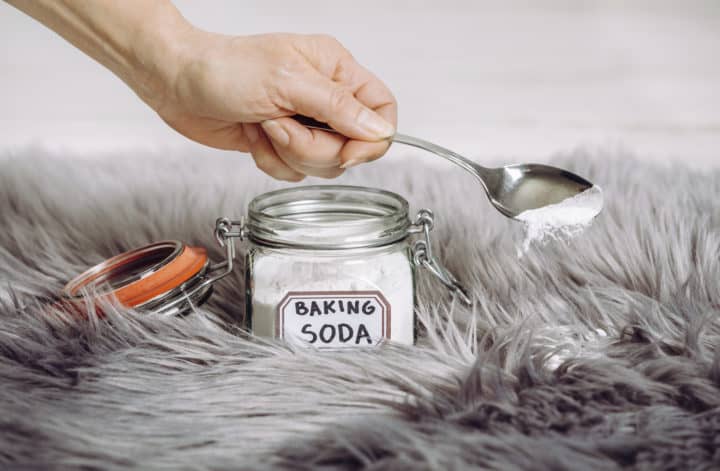 Cleaning carpet using baking soda