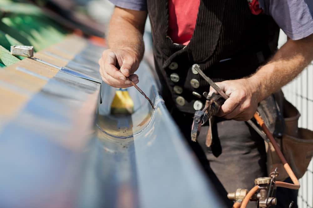 Does Flex Seal Work On Gutter Seams? - My Gutter Doctor ✓