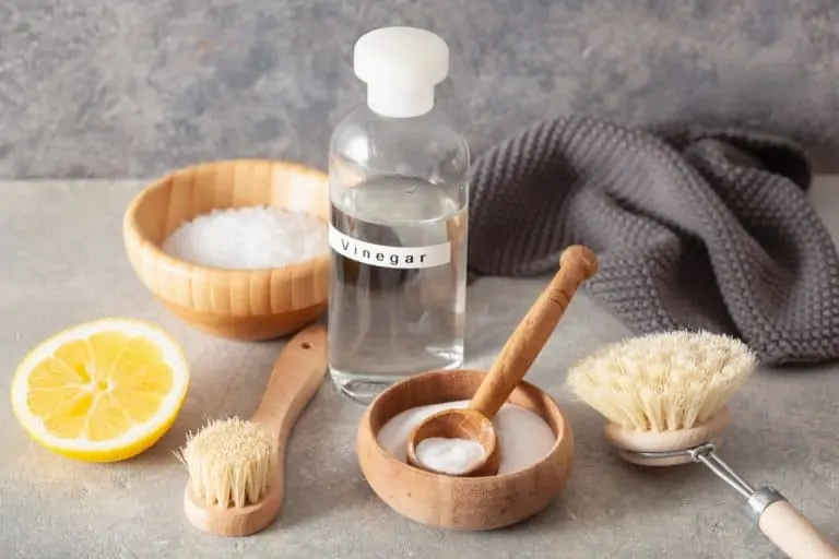 Cleaning with vinegar