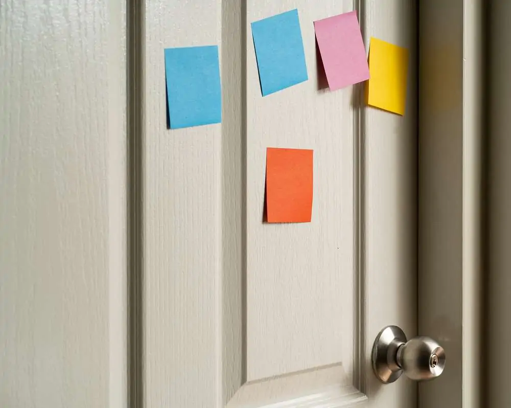 Blank sticky notes posted on front door