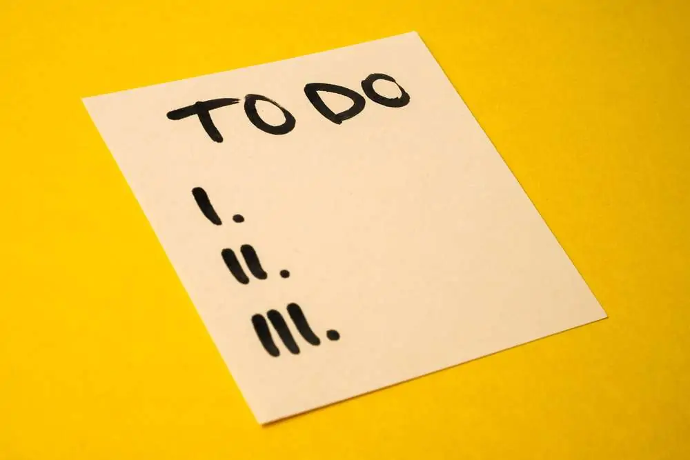 Yellow paper sticker with empty to-do list
