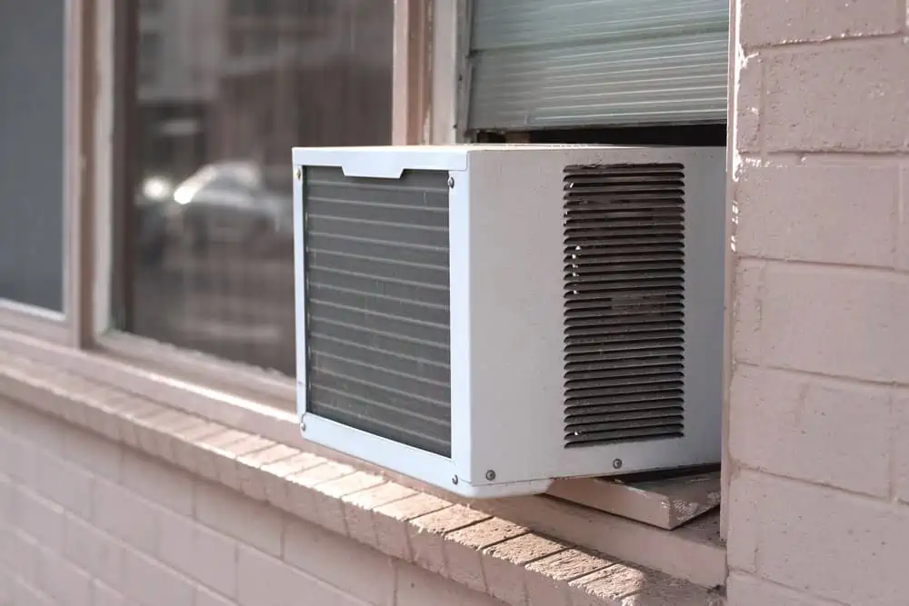 Air conditioning unit in window