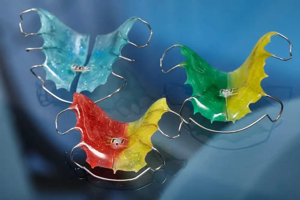 Colorful wire retainers